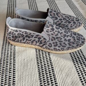 Free People 38 Canyon Slip On Shoe Size 7.5 Gray Suede Leopard Loafer Flat